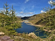 45 Scendendo dal Passo ai Laghi Gemelli